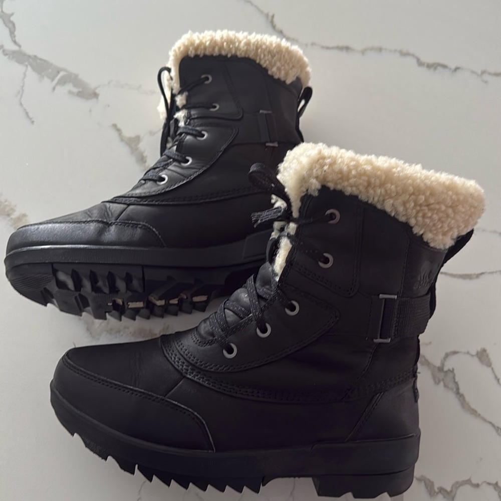 Tivoli V Parc waterproof Sorel boots in black. Size 10 women